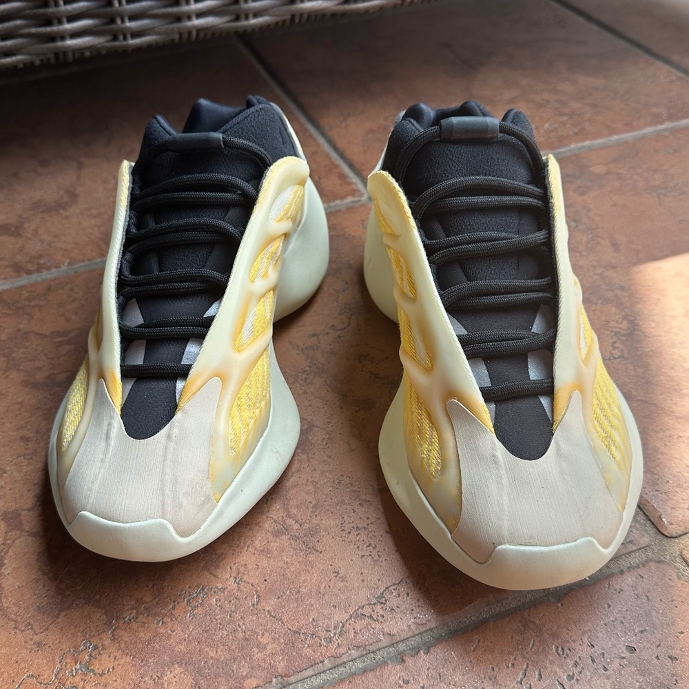 Yeezy 700 V3 ‘Mono Safflower’
